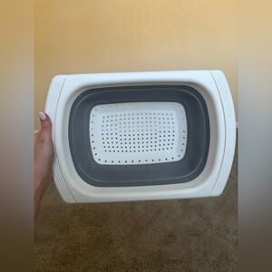 Collapsible White and Gray Strainer